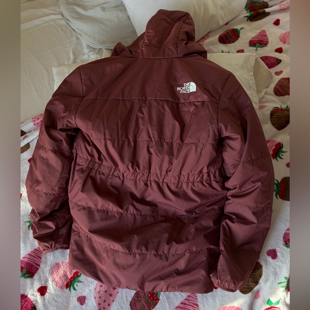 The North Face Girl’s Puffer Jacket in Rust/Burgundy - Picture 12 of 12